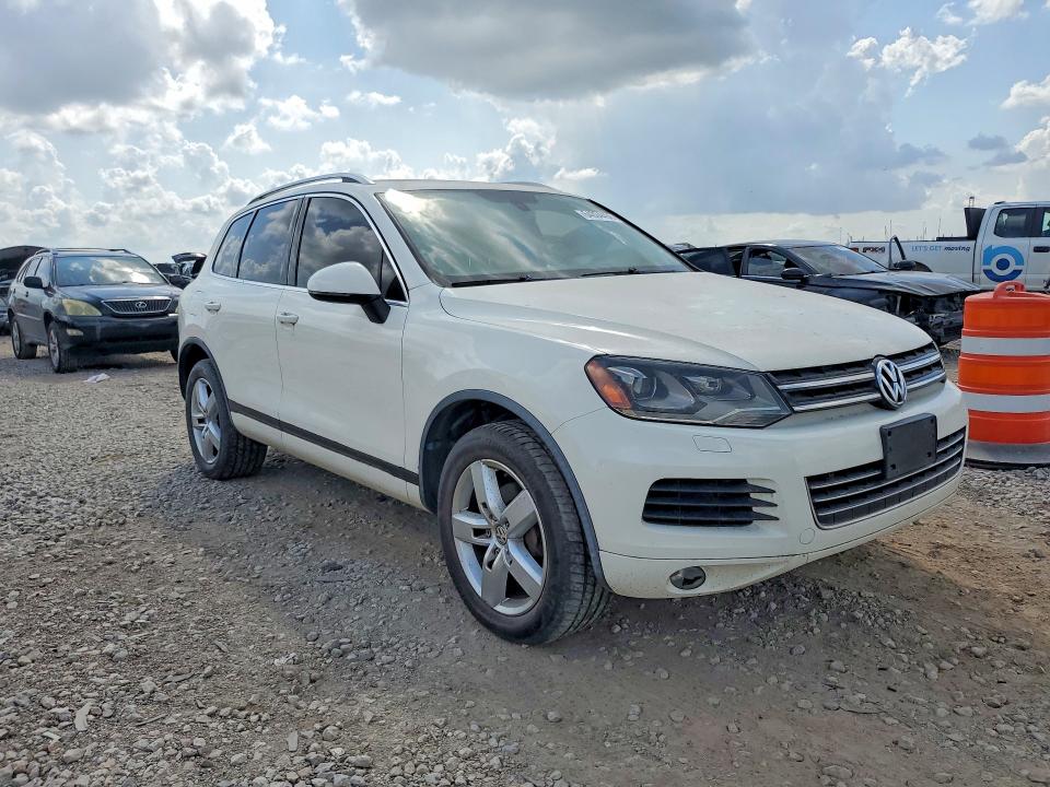 2011 Volkswagen Touareg მანქანა იყიდება აუქციონზე, vin: WVGFF9BP4BD005832, აუქციონის ნომერი: 64034496