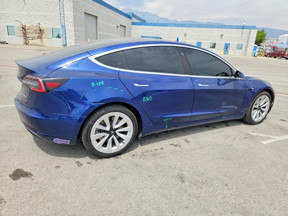 66291126 :رقم المزاد ، 5YJ3E1EB8JF147734 vin ، 2018 Tesla Model 3 مزاد بيع