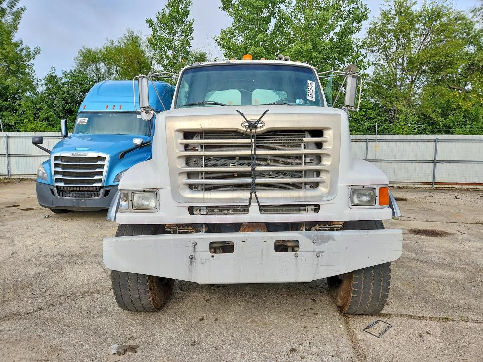 63835706 :رقم المزاد ، 2FZHAZA853AK83872 vin ، 2003 Sterling Truck Lt مزاد بيع