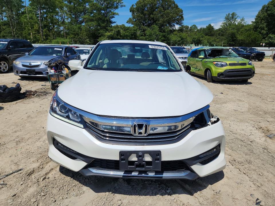 Auction sale of the 2016 Honda Accord, vin: 1HGCR2F82GA081830, lot number: 63635356