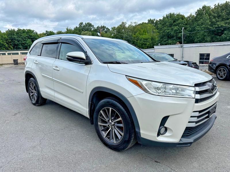 61993846 :رقم المزاد ، 5TDJZRFH2JS816010 vin ، 2018 Toyota Highlander مزاد بيع