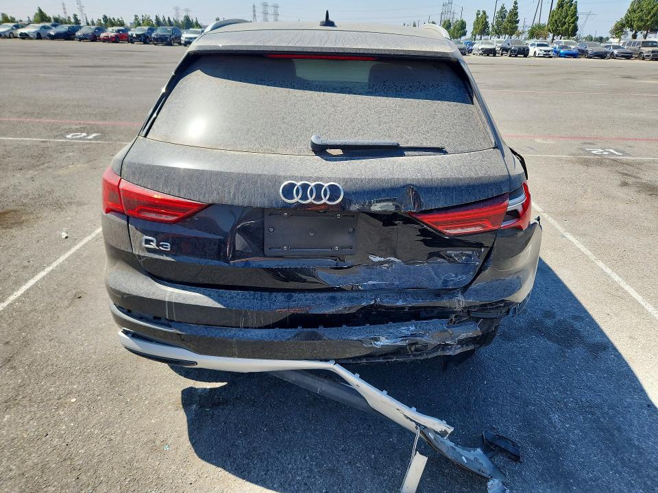 65496826 :رقم المزاد ، WA1AUCF3XM1132169 vin ، 2021 Audi Q3 مزاد بيع