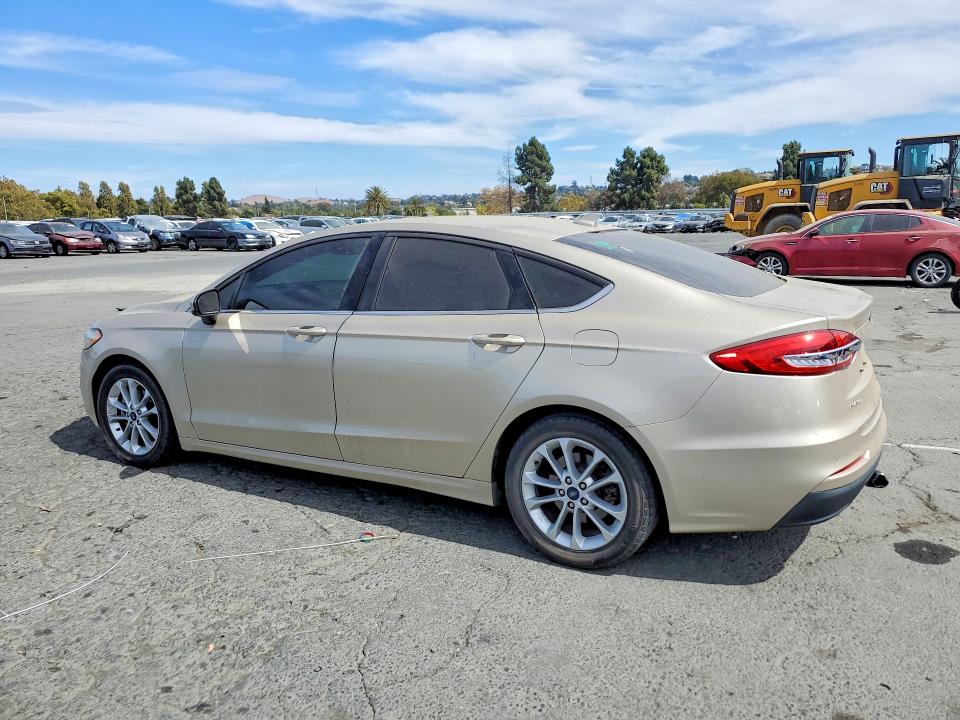68258696 :رقم المزاد ، 3FA6P0HDXKR152020 vin ، 2019 Ford Fusion مزاد بيع