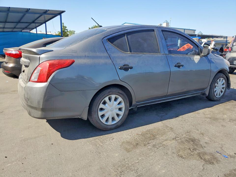 64231666 :رقم المزاد ، 3N1CN7AP3HL828905 vin ، 2017 Nissan Versa مزاد بيع