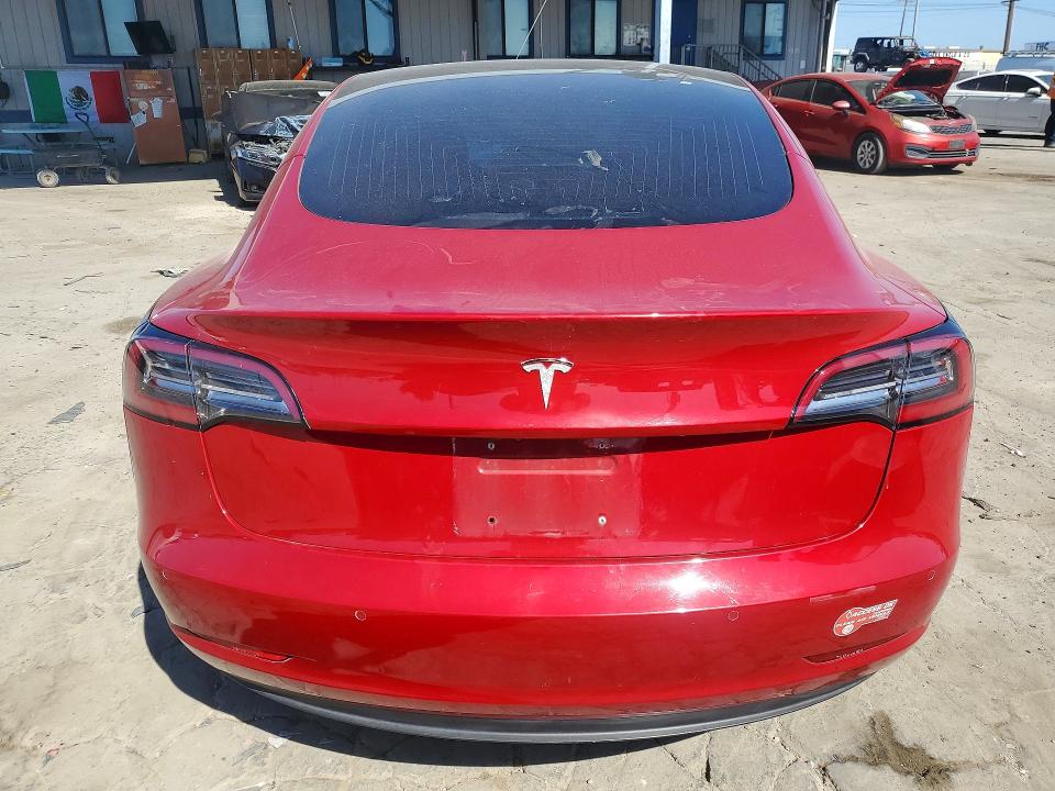 63241526 :رقم المزاد ، 5YJ3E1EA6JF050782 vin ، 2018 Tesla Model 3 مزاد بيع