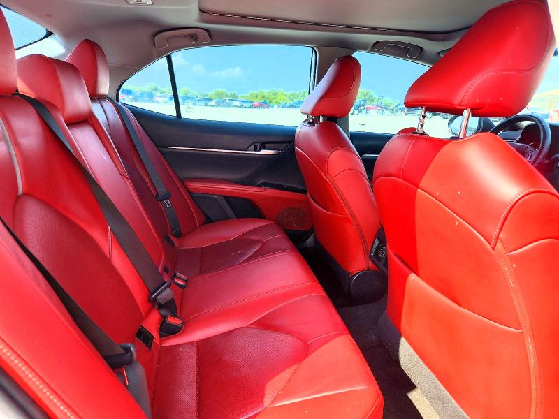 64644406 :رقم المزاد ، 4T1B61HK6KU211908 vin ، 2019 Toyota Camry مزاد بيع