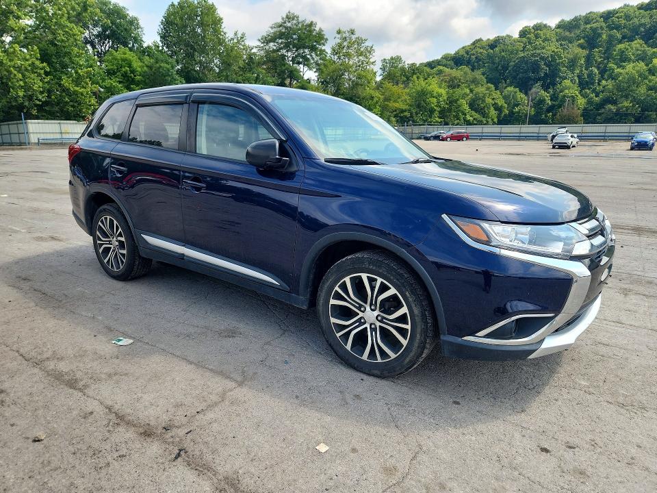 63922016 :رقم المزاد ، JA4AZ3A31JZ059294 vin ، 2018 Mitsubishi Outlander مزاد بيع
