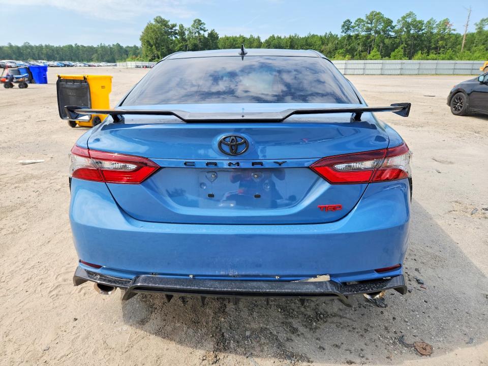 64251096 :رقم المزاد ، 4T1KZ1AK6NU060414 vin ، 2022 Toyota Camry مزاد بيع