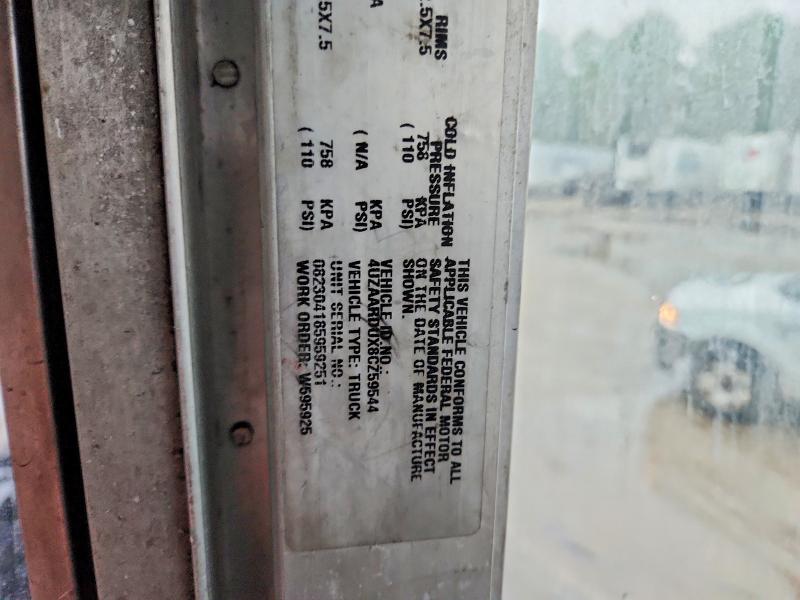 64240786 :رقم المزاد ، 4UZAARDUX8CZ59544 vin ، 2008 Freightliner Chassis مزاد بيع