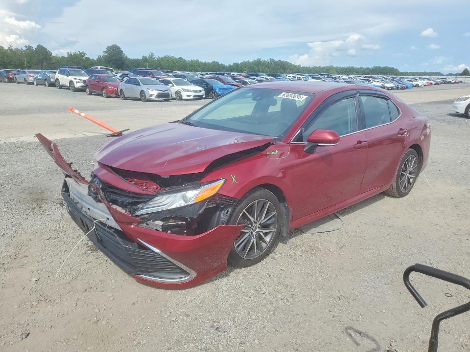 63903206 :رقم المزاد ، 4T1F11BK0MU023476 vin ، 2021 Toyota Camry مزاد بيع