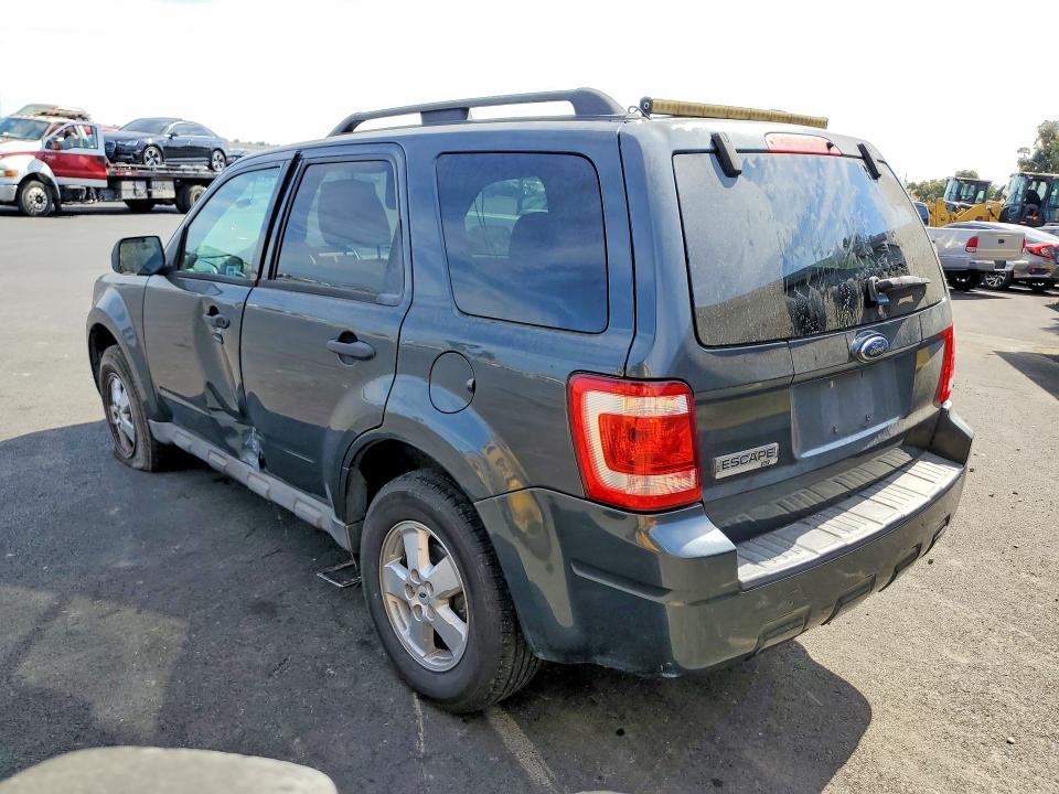 2009 Ford Escape მანქანა იყიდება აუქციონზე, vin: 1FMCU03769KB28671, აუქციონის ნომერი: 62631456