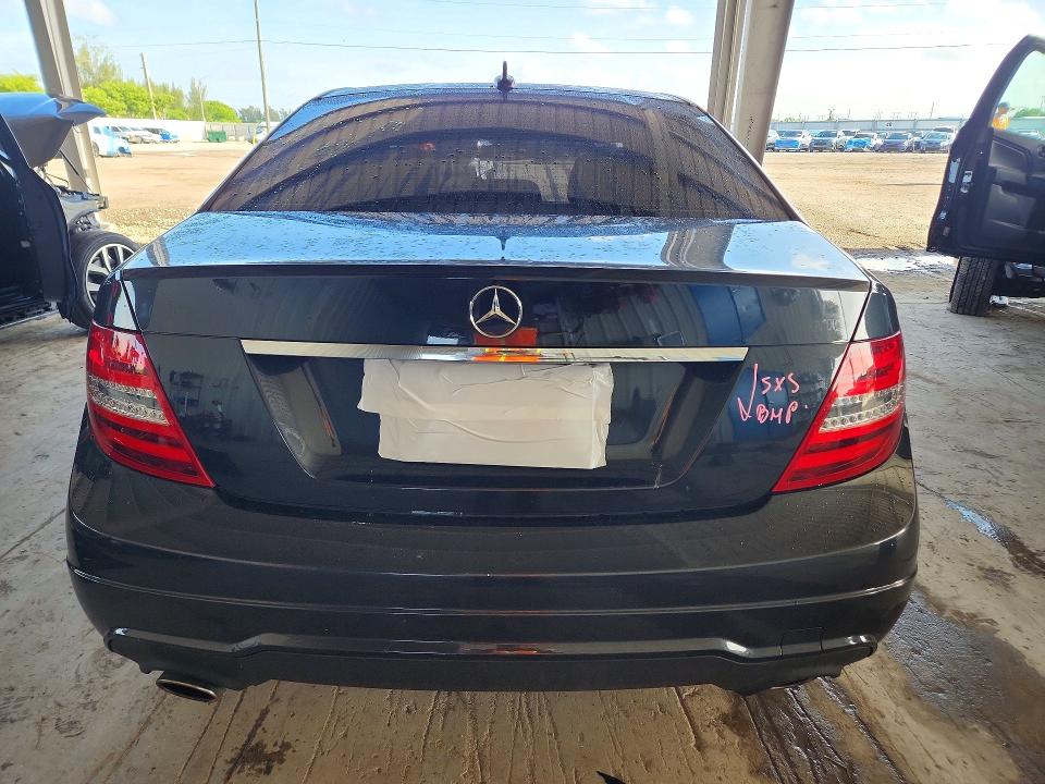 Продажа на аукционе авто 2012 Mercedes-benz C, vin: WDDGF8BB7CR205332, номер лота: 63373606