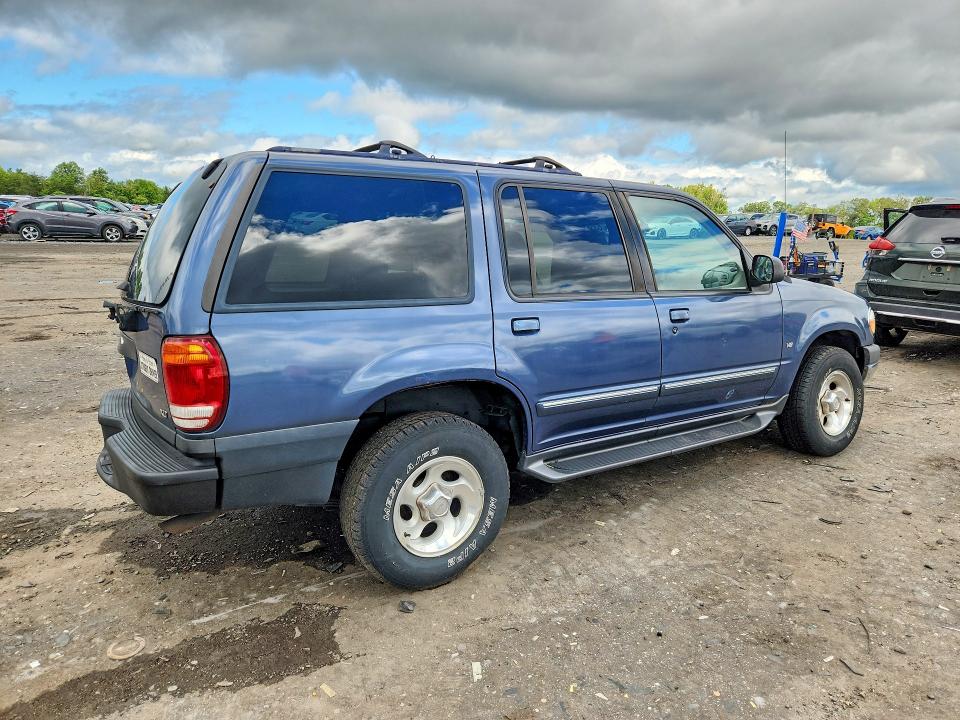 Продажа на аукционе авто 2000 Ford Explorer, vin: 1FMZU83P4YZC12132, номер лота: 63563636