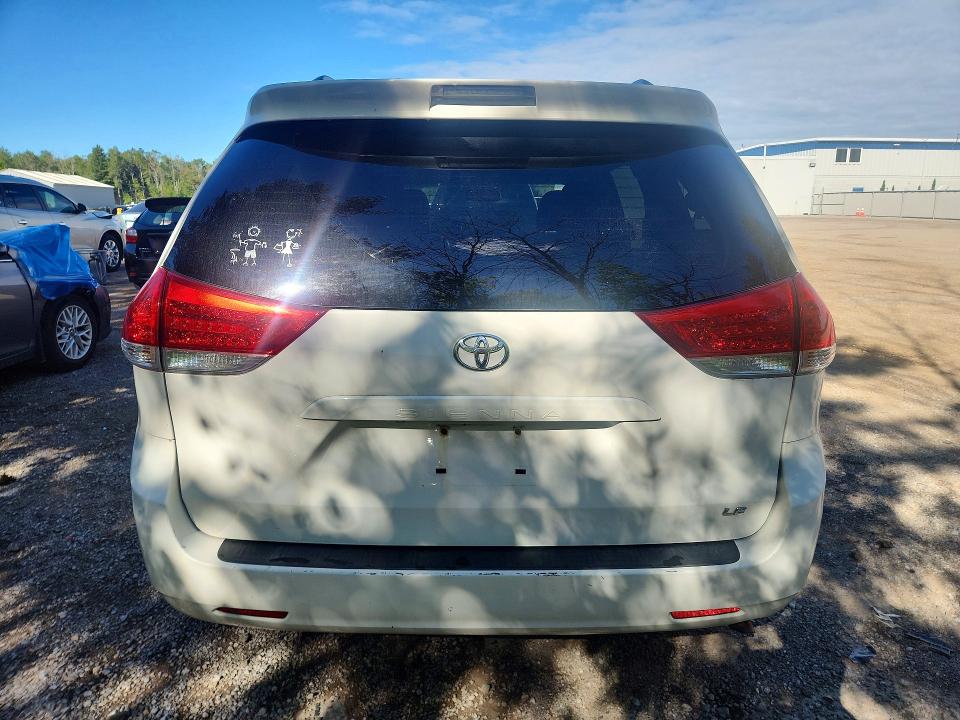 66731776 :رقم المزاد ، 5TDKK3DC1BS167945 vin ، 2011 Toyota Sienna مزاد بيع