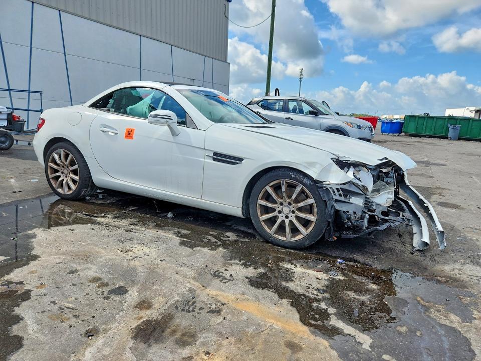 Продаж на аукціоні авто 2016 Mercedes-benz Slk, vin: WDDPK3JA0GF121898, номер лоту: 64468236