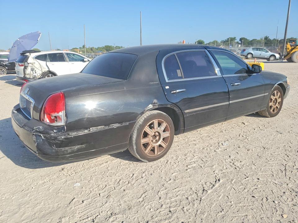2007 Lincoln Town Car მანქანა იყიდება აუქციონზე, vin: 1LNHM84W17Y637300, აუქციონის ნომერი: 65474886