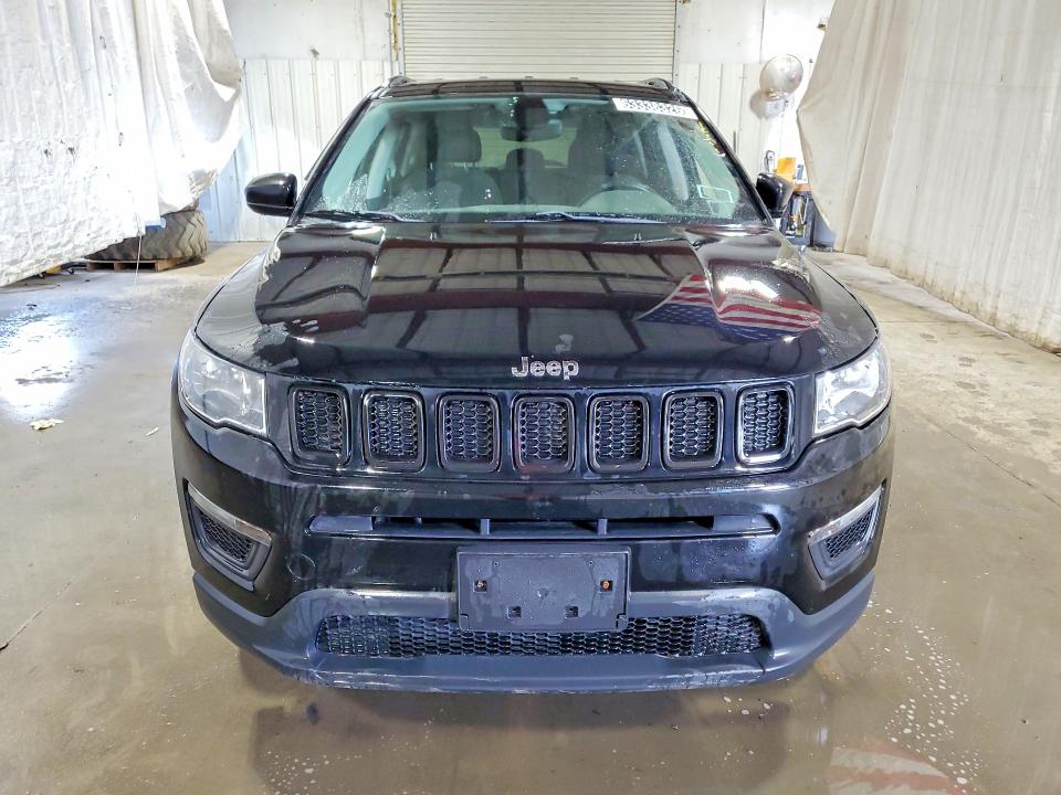 63338326 :رقم المزاد ، 3C4NJDAB3JT316040 vin ، 2018 Jeep Compass مزاد بيع