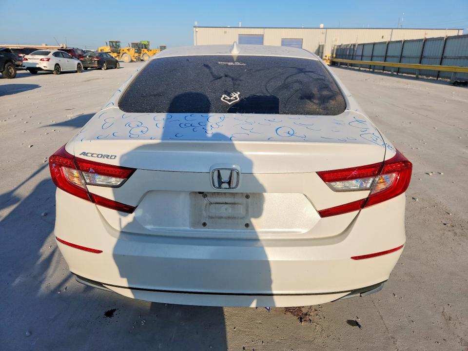Продаж на аукціоні авто 2018 Honda Accord, vin: 1HGCV1F50JA137038, номер лоту: 62840396