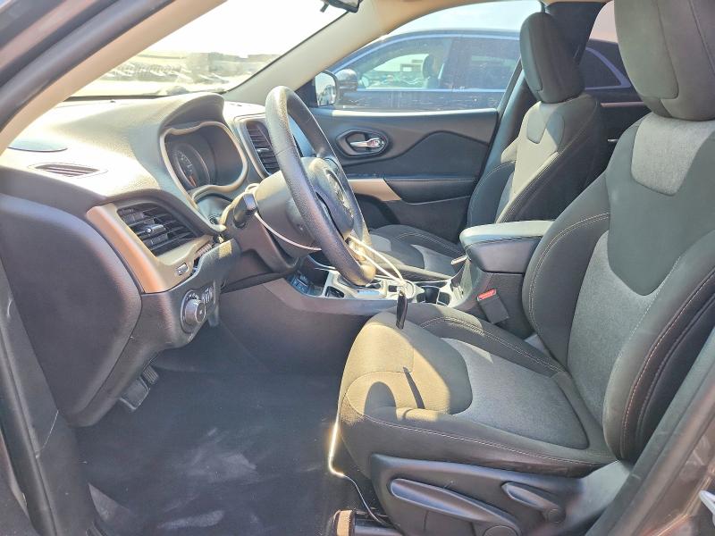 67134946 :رقم المزاد ، 1C4PJLCB8JD605209 vin ، 2018 Jeep Cherokee مزاد بيع