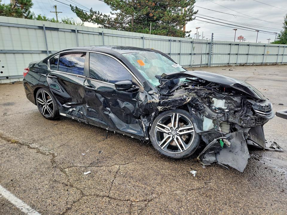65361306 :رقم المزاد ، 1HGCR2F17HA219026 vin ، 2017 Honda Accord مزاد بيع