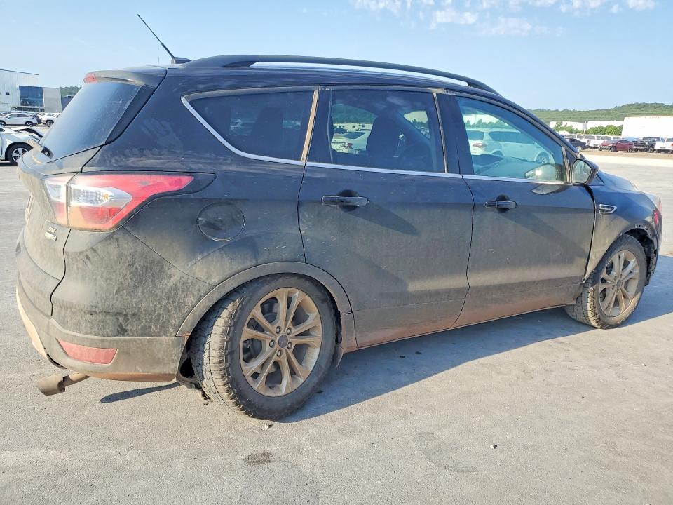64779776 :رقم المزاد ، 1FMCU9GD8JUC86488 vin ، 2018 Ford Escape مزاد بيع