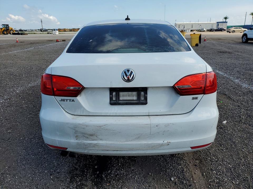 65183346 :رقم المزاد ، 3VWB17AJ3EM325796 vin ، 2014 Volkswagen Jetta مزاد بيع