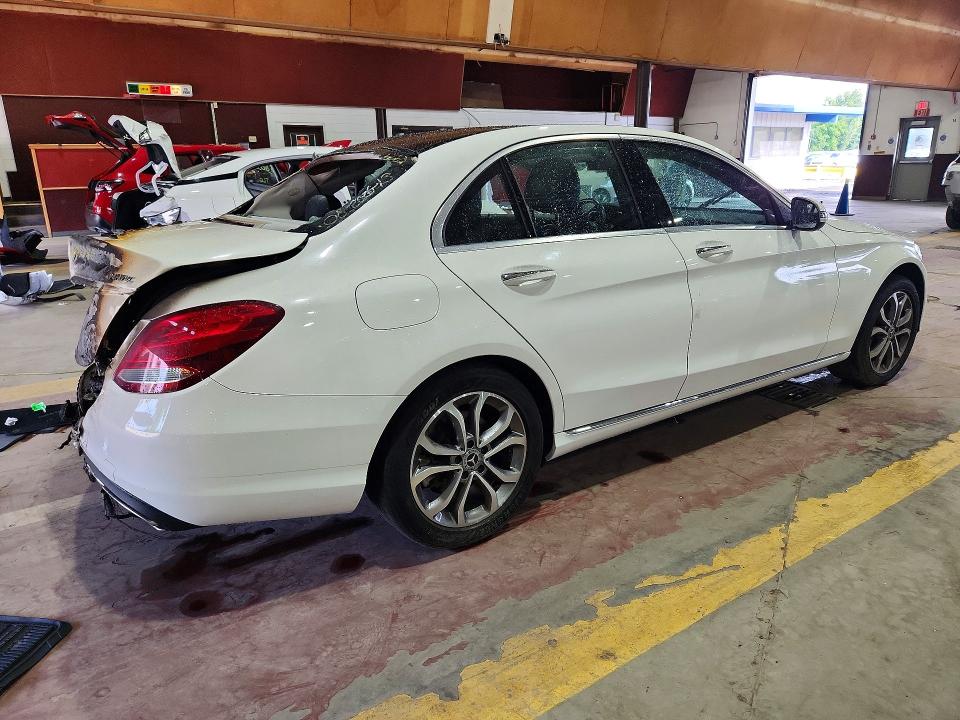 65305206 :رقم المزاد ، 55SWF4KB3HU222462 vin ، 2017 Mercedes-benz C مزاد بيع