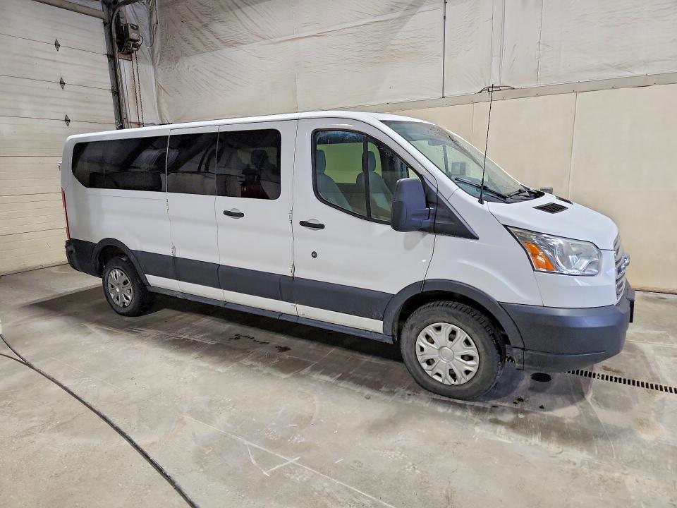 67366616 :رقم المزاد ، 1FBZX2ZM0FKB01609 vin ، 2015 Ford Transit مزاد بيع