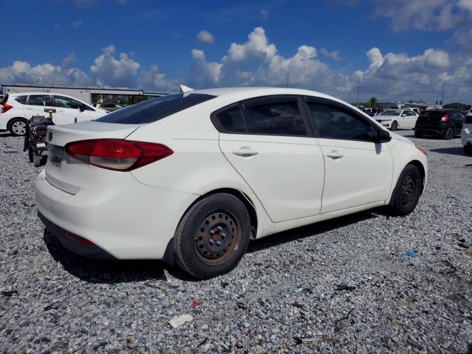 2017 Kia Forte მანქანა იყიდება აუქციონზე, vin: 3KPFK4A77HE107637, აუქციონის ნომერი: 64674726