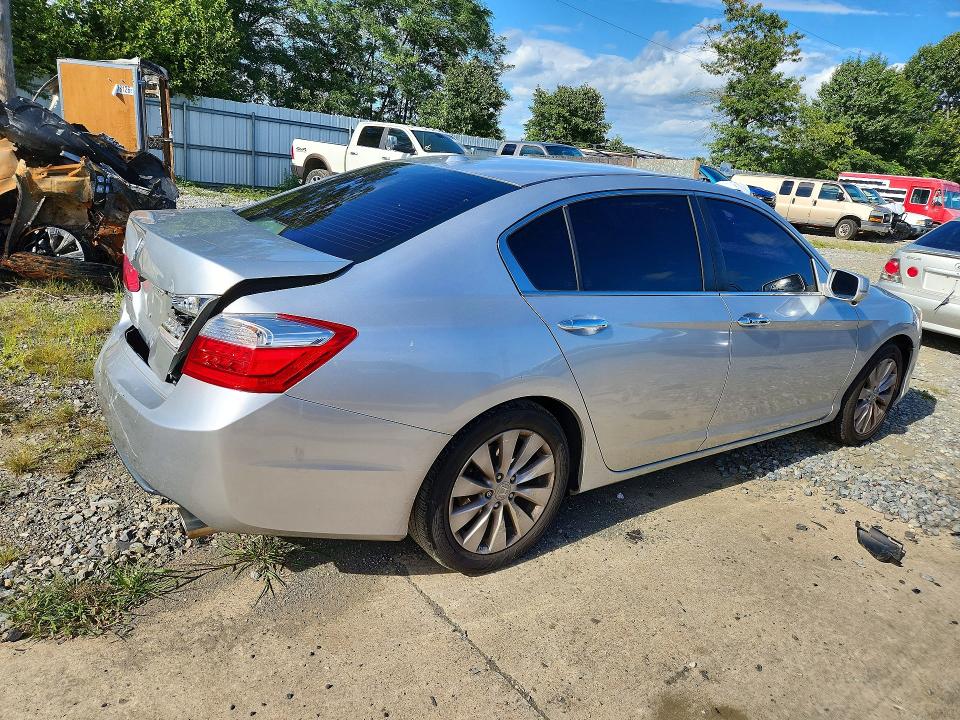2015 Honda Accord მანქანა იყიდება აუქციონზე, vin: 1HGCR2F83FA174144, აუქციონის ნომერი: 64555336