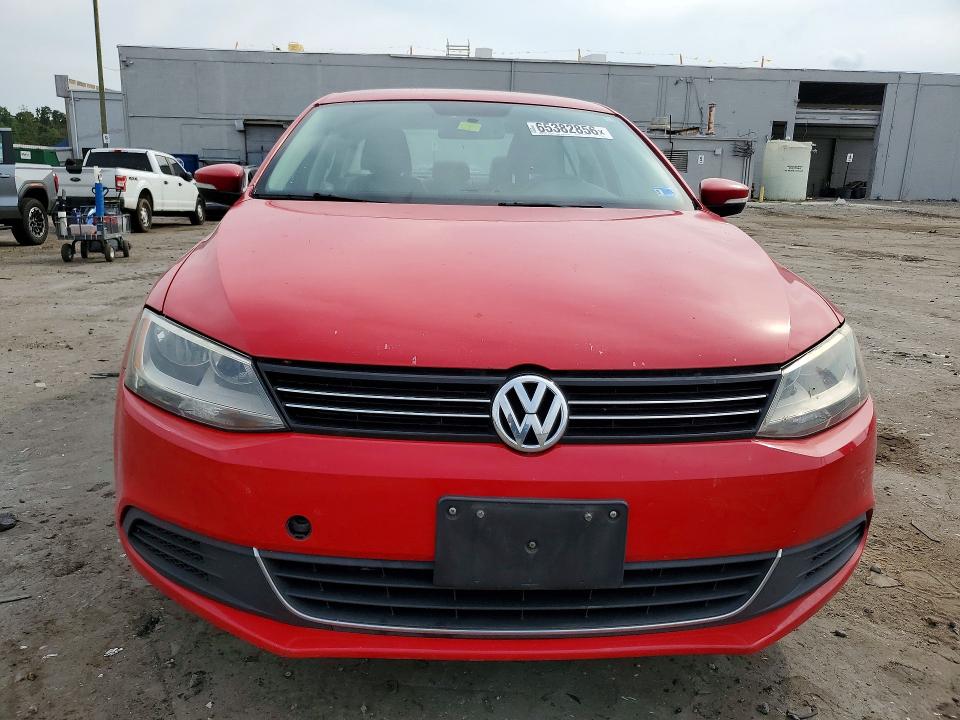 65382856 :رقم المزاد ، 3VWDP7AJ8DM286368 vin ، 2013 Volkswagen Jetta مزاد بيع