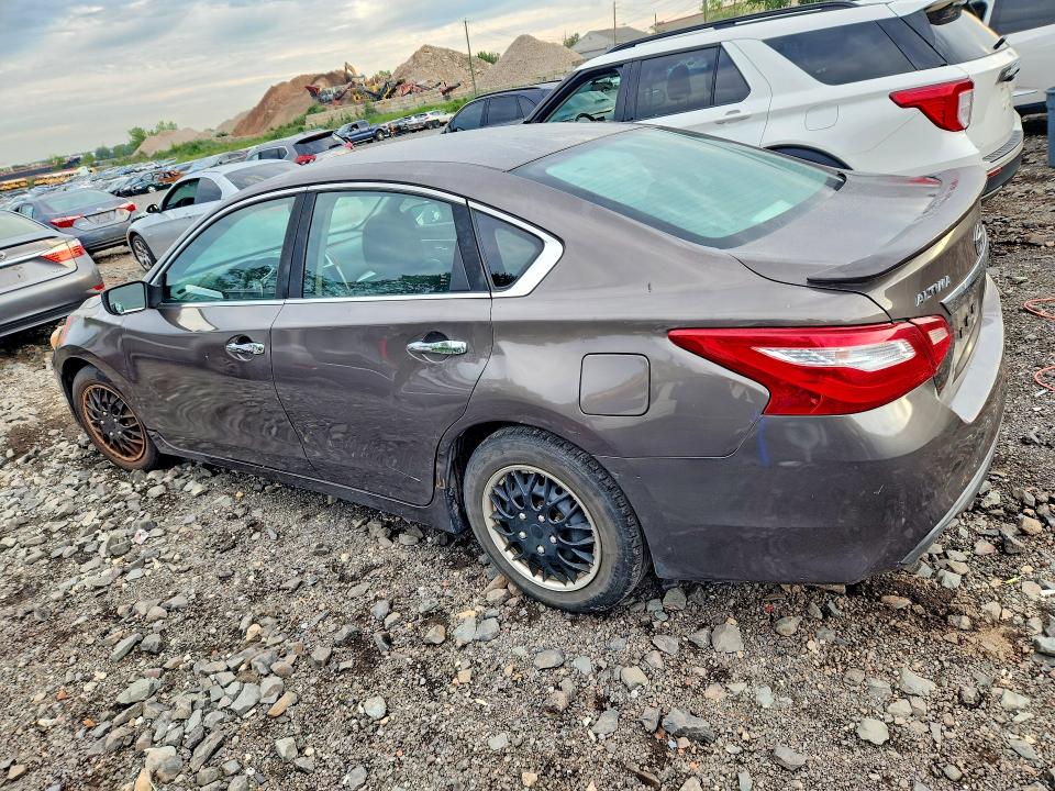 2017 Nissan Altima მანქანა იყიდება აუქციონზე, vin: 1N4AL3APXHN316700, აუქციონის ნომერი: 63833796
