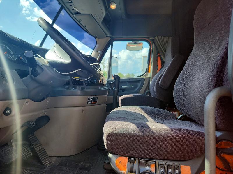 2014 Freightliner Cascadia მანქანა იყიდება აუქციონზე, vin: 1FUGGLD5XELFK3349, აუქციონის ნომერი: 64265986