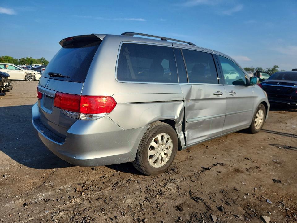67074126 :رقم المزاد ، 5FNRL3H7XAB080816 vin ، 2010 Honda Odyssey مزاد بيع