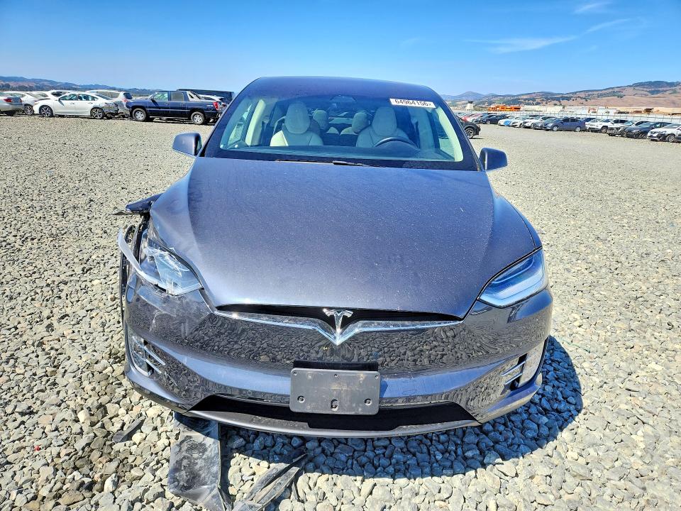 64964156 :رقم المزاد ، 5YJXCBE27JF110302 vin ، 2018 Tesla Model X مزاد بيع