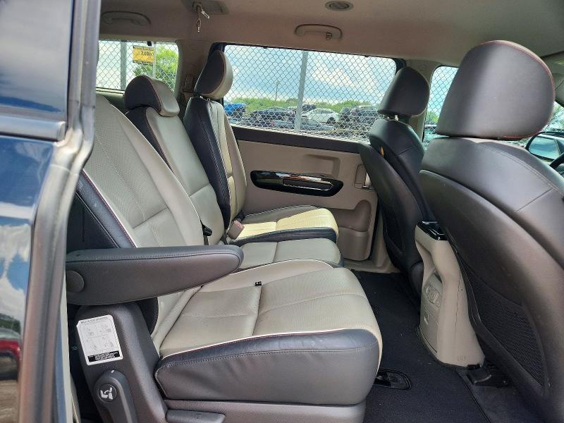 63414486 :رقم المزاد ، KNDMC5C18H6305328 vin ، 2017 Kia Sedona مزاد بيع