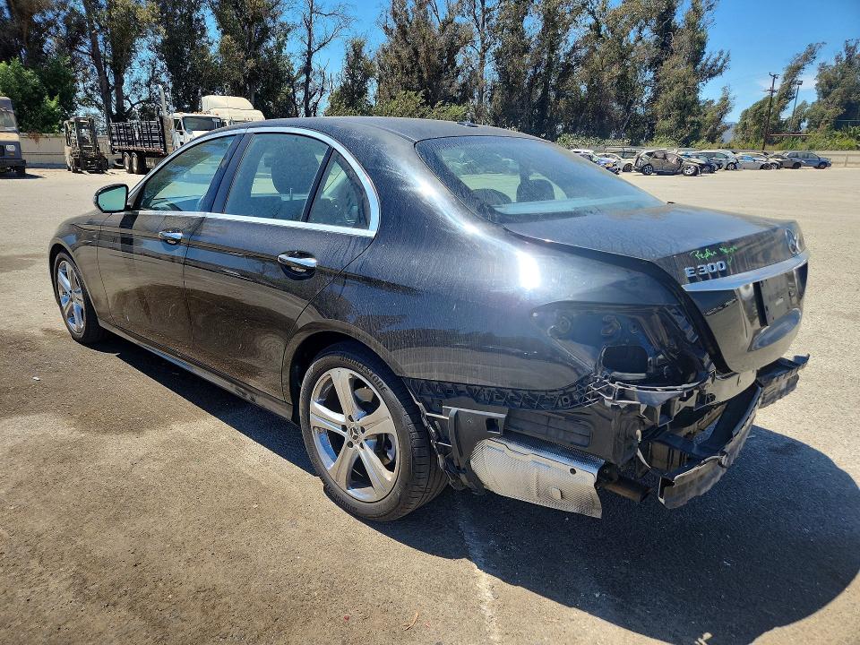 65204296 :رقم المزاد ، WDDZF4JB0JA315492 vin ، 2018 Mercedes-benz E مزاد بيع