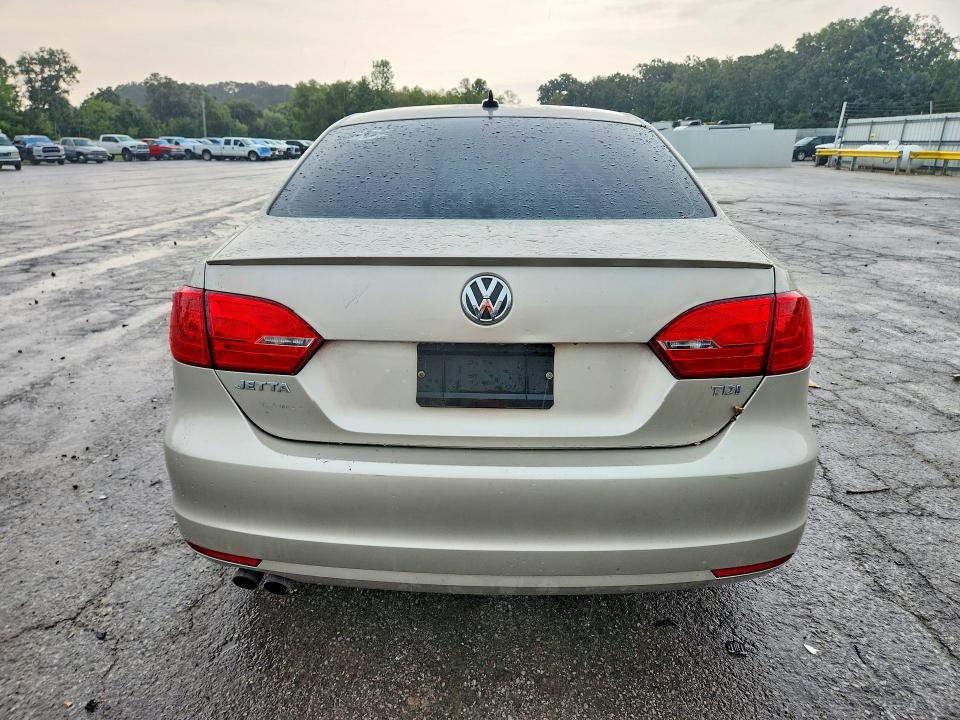 66392016 :رقم المزاد ، 3VWLL7AJ1EM273695 vin ، 2014 Volkswagen Jetta مزاد بيع