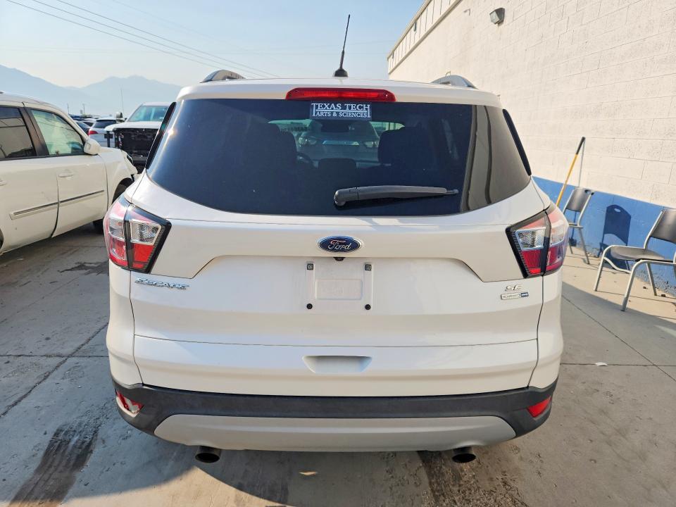 64304836 :رقم المزاد ، 1FMCU9GD7JUB38526 vin ، 2018 Ford Escape مزاد بيع