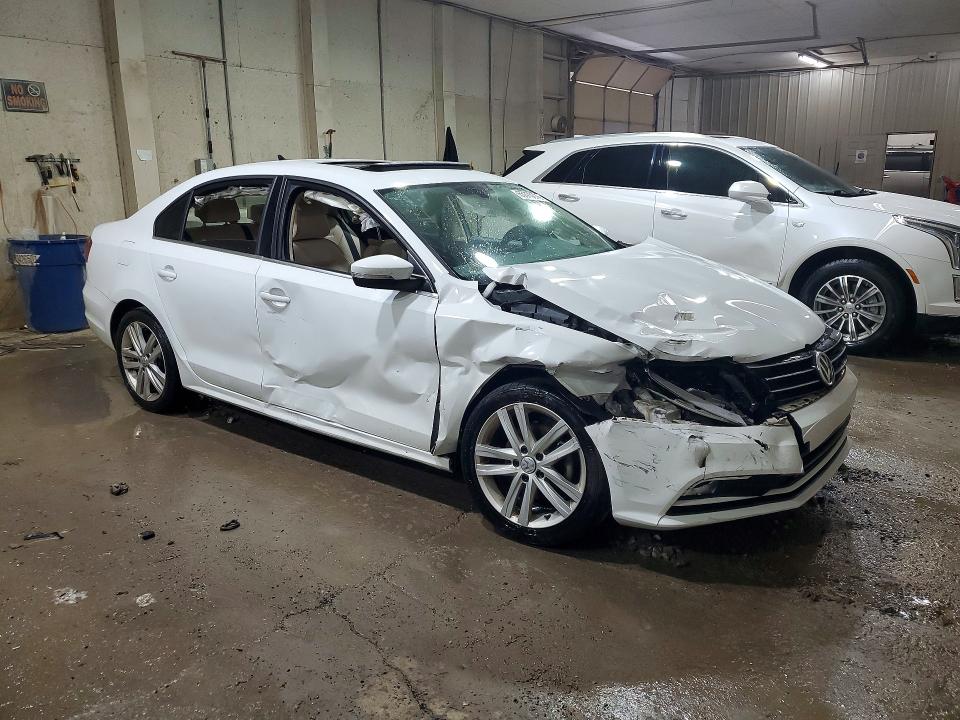 65305076 :رقم المزاد ، 3VWL17AJ2HM410413 vin ، 2017 Volkswagen Jetta مزاد بيع