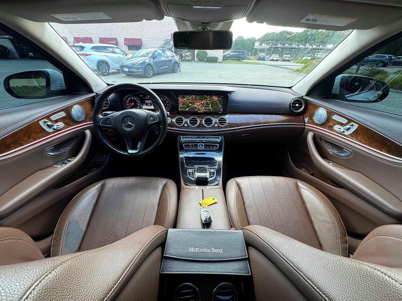 65651876 :رقم المزاد ، WDDZF4KB2JA357757 vin ، 2018 Mercedes-benz E مزاد بيع