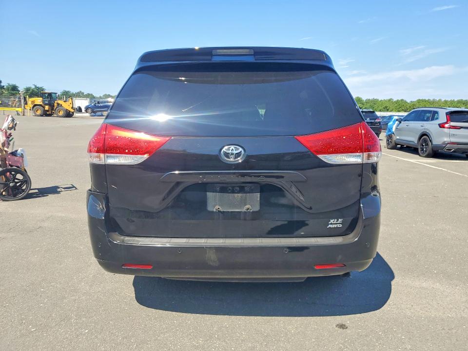 63668926 :رقم المزاد ، 5TDDK3DC1ES091866 vin ، 2014 Toyota Sienna مزاد بيع