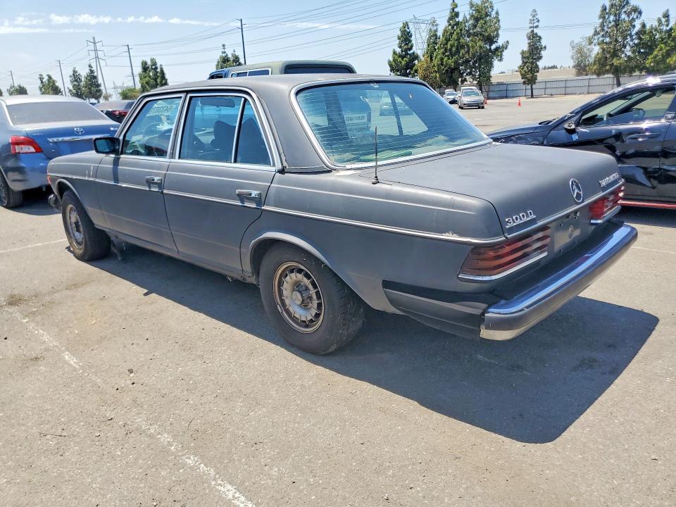 64330766 :رقم المزاد ، WDBAB33A2DB031019 vin ، 1983 Mercedes-benz 300 مزاد بيع