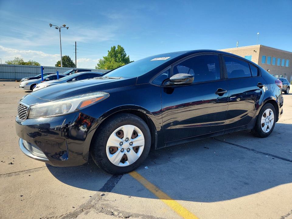 65371136 :رقم المزاد ، 3KPFK4A71JE168231 vin ، 2018 Kia Forte مزاد بيع
