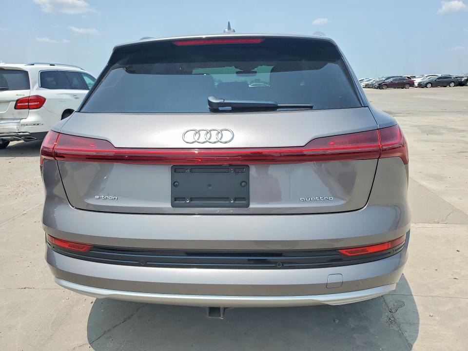 2021 Audi E-tron მანქანა იყიდება აუქციონზე, vin: WA1AAAGE8MB020428, აუქციონის ნომერი: 63642766