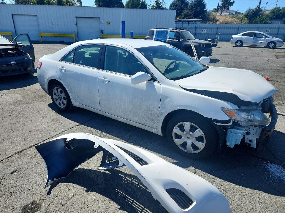 64496036 :رقم المزاد ، 4T4BF3EKXBR132974 vin ، 2011 Toyota Camry مزاد بيع