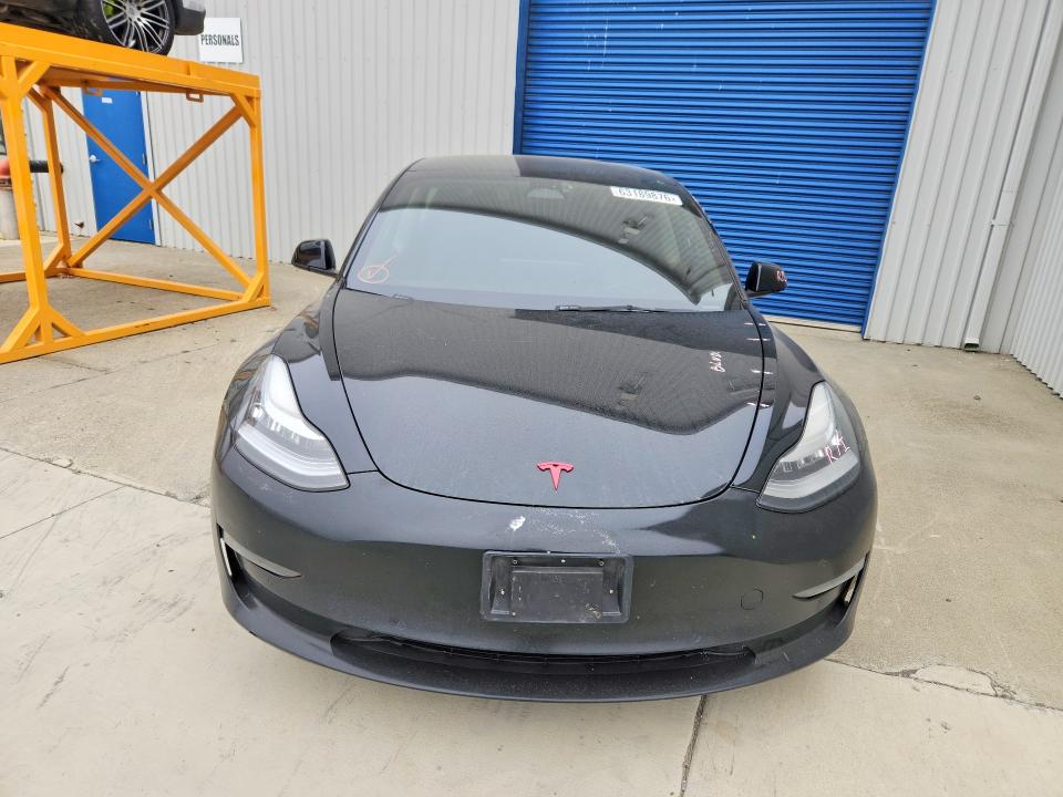 63189876 :رقم المزاد ، 5YJ3E1EB3NF258696 vin ، 2022 Tesla Model 3 مزاد بيع