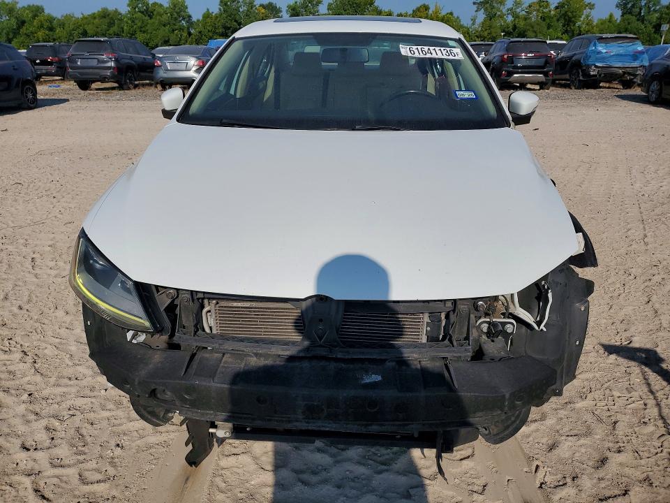 61641136 :رقم المزاد ، 3VWDB7AJXHM390770 vin ، 2017 Volkswagen Jetta مزاد بيع