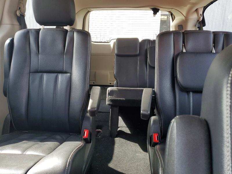 Auction sale of the 2015 Chrysler Town & Country, vin: 2C4RC1BG1FR601981, lot number: 64048636