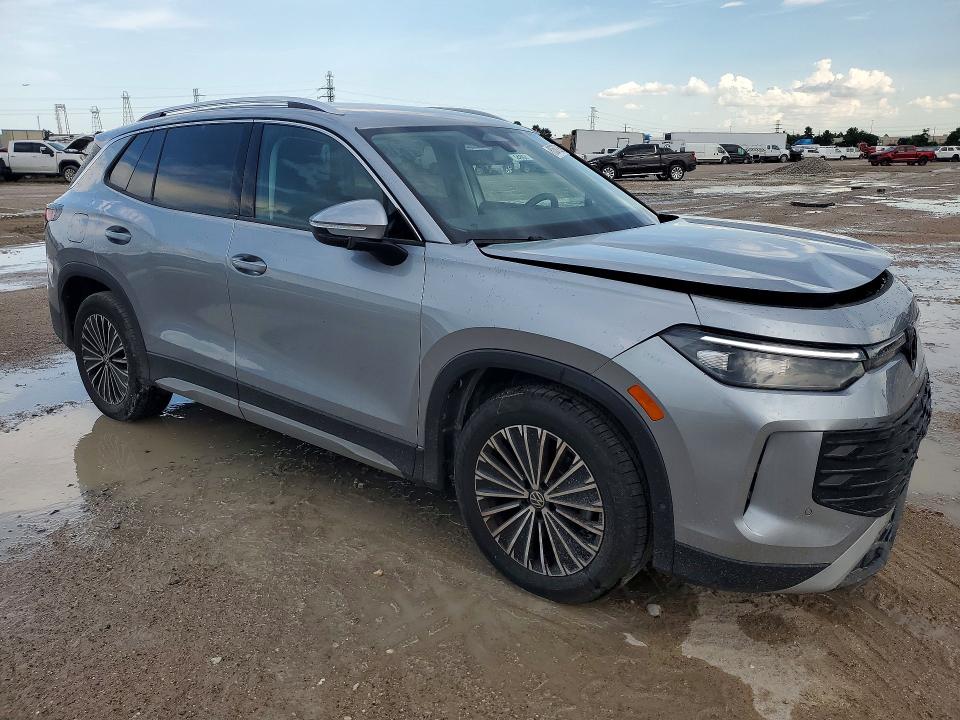Продажа на аукционе авто 2026 Volkswagen Tiguan, vin: 3VVCR7RM0TM017028, номер лота: 63577206